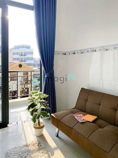 Phòng Ban Công Giáp Nguyễn Thị Thập. Thang Máy, Có Máy Giặt Riêng