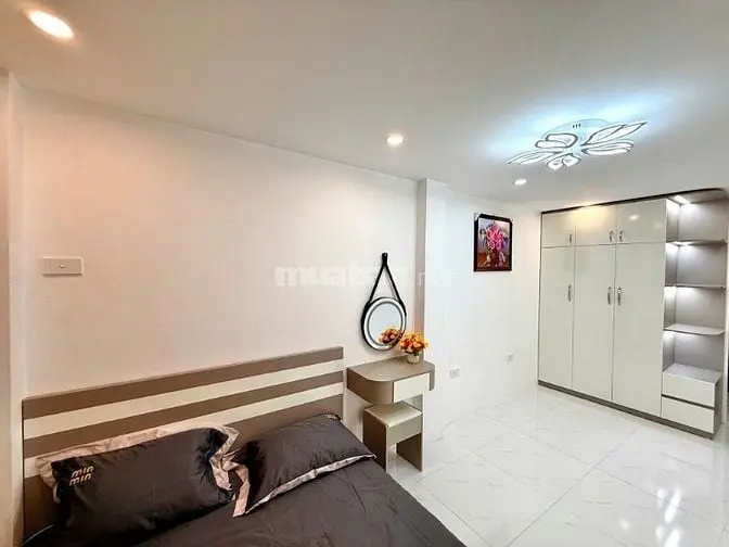 Nhà Đẹp Long Lanh Ngõ 176 Trương Định, Giá 5.8 Tỷ, 22M2X5T, Ở Luôn, Ản