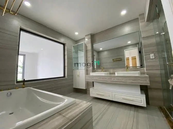 Cho Thuê Nhà Mặt Tiền Ngã 4 Trần Quang Khải, Quận 1