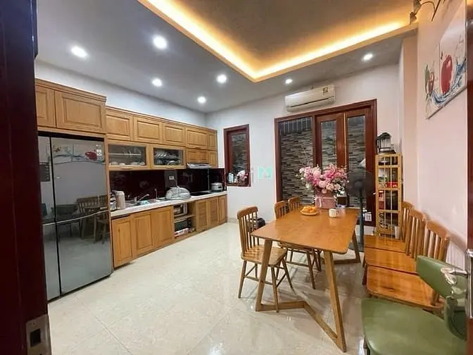 Nhà Phố Ngọc Thụy, 70M2- 5T- Hơn 11 Tỷ, Gara Oto, Gần Cầu Long Biên