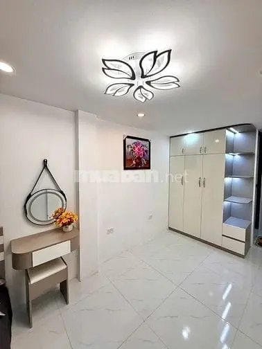 Nhà Đẹp Long Lanh Ngõ 176 Trương Định, Giá 5.8 Tỷ, 22M2X5T, Ở Luôn, Ản