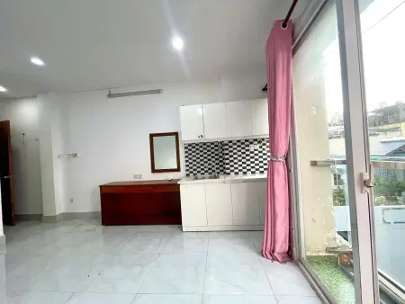 Cho Thuê Phòng Trọ Ban Công Giá Ưu Đãi Sát Đh Văn Lang Cs1 Chỉ 500M, 2 Phút Đi Bộ Đến Công Viên 23/9