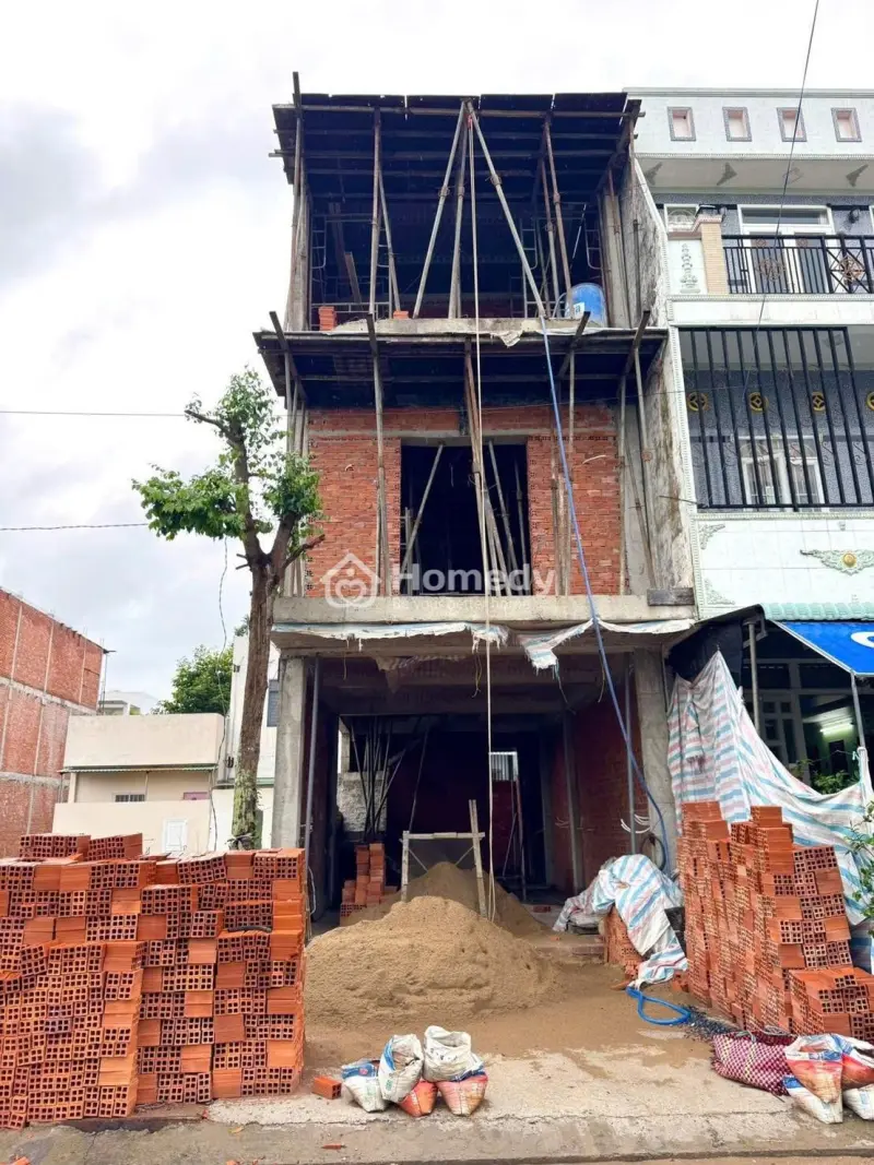 Bán Nhà 2 Lầu Mới 100% Full Nội Thất Đẹp Như Hình Ngay Kdc Hồng Loan Hướng Đông Nam