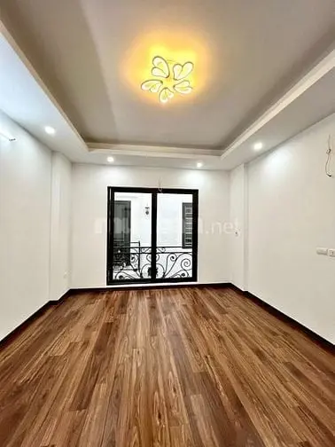 Việt Hưng Nhà 5 Tầng - 3 Phòng Ngủ - Đẹp Lung Linh - Hơn 5 Tỷ