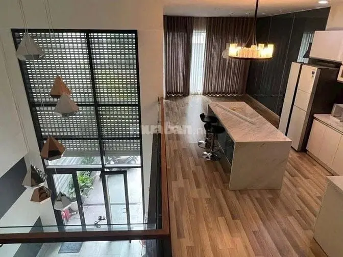 Nhà Ngang 5M Đường Đề Thám, Quận 1. Cho Thuê 20Tr/Tháng.dt Lớn 85M2