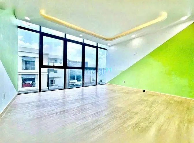 Toà Nhà Ốp Kính Cường Lực 77B Nguyễn Thái Bình 4 Tầng Có Thang Máy