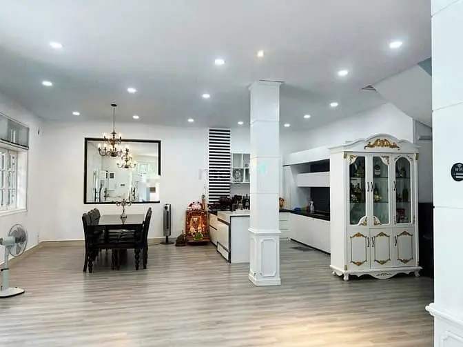 Cho Thuê Biệt Thự 204B7 Nguyễn Văn Hưởng Thảo Điền Quận 2 Ngang 20M