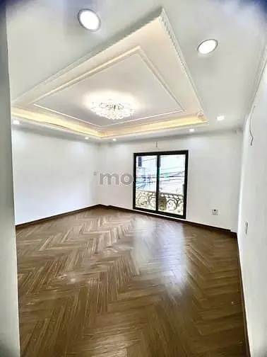 Trung Tâm Phố Nguyễn Văn Cừ 35M²- 6 Tầng- Thang Máy, 3 Bước Ra Mặt Phố