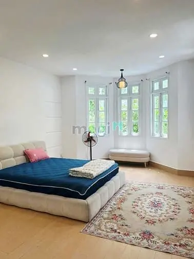 Cho Thuê Biệt Thự 204B7 Nguyễn Văn Hưởng Thảo Điền Quận 2 Ngang 20M