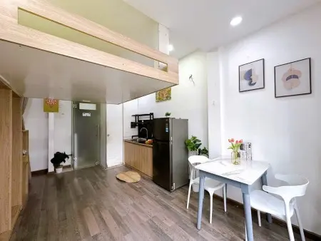 Thuê Ngay Căn Hộ Có Gác Nguyễn Kiệm Ban Công Full Nội Thất Gỗ Ấm Giáp Sân Bay