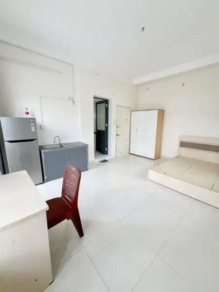 Phòng Ban Công Cửa Sổ Gần Ngã Tư Lạc Long Quân Âu Cơ Ngay Chợ Trần Văn Quang