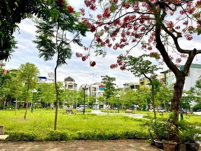 Bán Nhà 5 Tầng Tđc Giang Biên, Vỉa Hè Kinh Doanh Dt 60M2 Mt 5M