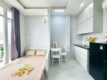 Cho Thuê Phòng Trọ Quận 1, Tách Bếp 30M2, Ban Công Lớn, Có Thang Máy, Gần Bùi Viện, Gần Đại Học Sư P