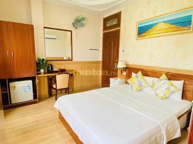 Bán Khách Sạn Đang Hoạt Động, Thu Nhập 300Tr/Tháng