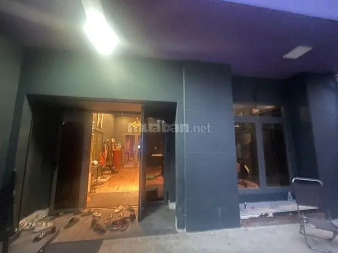 Bán Nhà Biệt Thự Đẹp – Vào Ở Ngay Tại Trung Tâm Quận 7