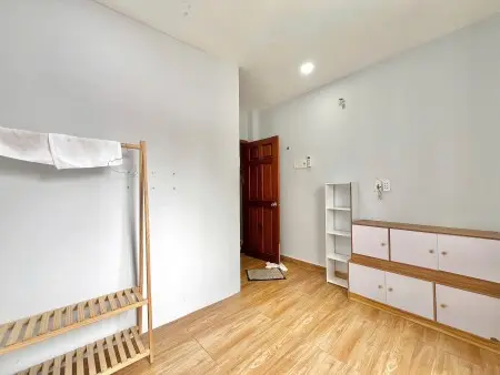 Cho Thuê Phòng Full Nội Thất , Cửa Sổ Thoáng , Gần Phố Đi Bộ Bùi Viện , Ngã Sáu Cộng Hoà