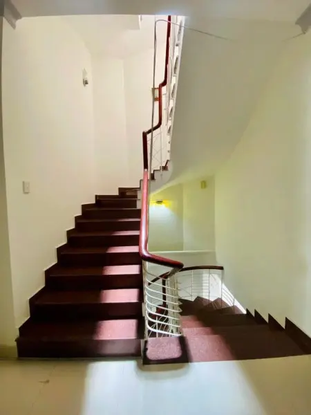 Ký Túc Xá Giá Rẻ , Hỗ Trợ Dịch Vụ , Giờ Giấc Tự Do