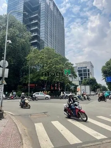 Cho Thuê Nhà Góc Ngã 4 - Đinh Tiên Hoàng & Võ Thị Sáu , Q1