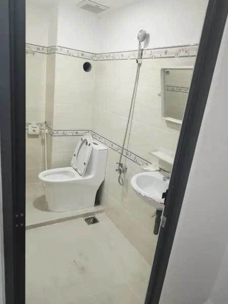 Cho Thuê Phòng Trọ Có Ban Công Giá Rẻ Rộng 40M2 Đường Hoàng Hoa Thám , P13 , Quận Tân Bình