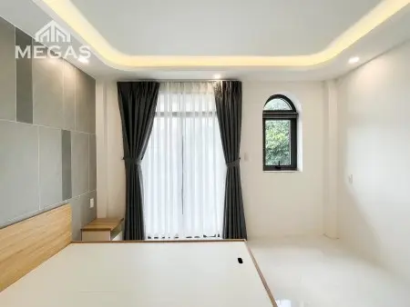 Phòng Ban Công Thoáng Ngay Mai Chí Thọ Giá Tốt, Thang Máy, Máy Giặt Riêng
