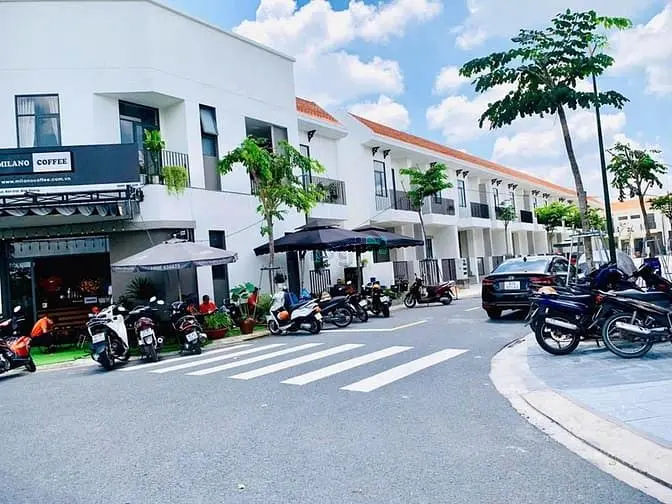 Nhà Thương Mại Vị Trí Đẹp Góc 2 Mặt Tiền Chỉ 1 Tỷ 200Tr Nhận Nhà