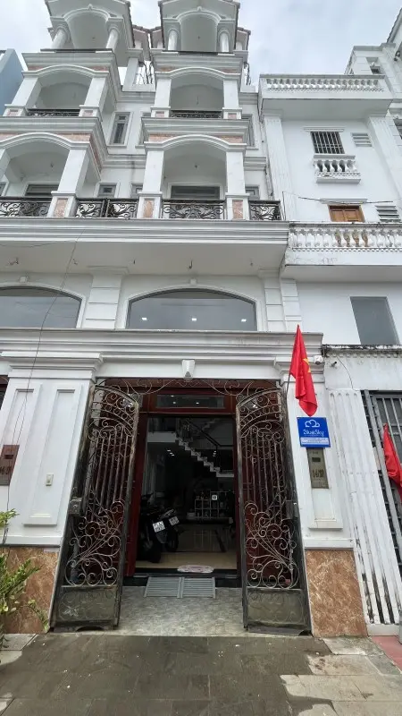 Chia Sẻ Phòng Trống Rộng Rãi, Có Ban Công View Đẹp Của Nhà Nguyên Căn - Khu Nhà Ở Cao Cấp
