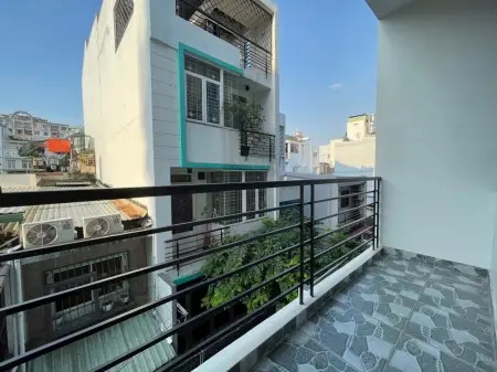 Phòng Full Nội Thất, Có Ban Công - Dọn Vào Ở Liền