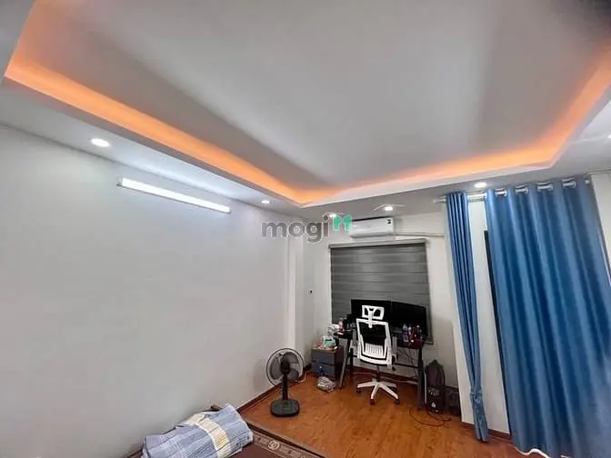 Bán Nhà Phố Thượng Thanh 30M2- 5 Tầng- 3 Phòng Ngủ- Nội Thất, Ô Tô Đậu