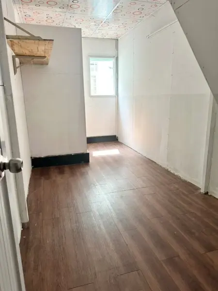 Phòng Cửa Sổ Thoáng Mát, Tolet Riêng, Có Sân Để Xe Trong Nhà, Tầng 1, Giờ Tự Do Chìa Khoá Riêng.