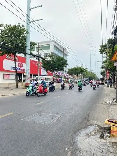 Bán Gấp Nhà Mặt Tiền Âu Cơ - Giá Tốt Chỉ Bằng Hẻm Xe Hơi. Dt Đất 100M