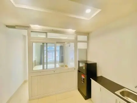 Cho Thuê 1 Phòng Ngủ Tách Bếp Full Nội Thất, Có Cửa Sổ Thoáng Ngay Ngã Tư Hàng Xanh