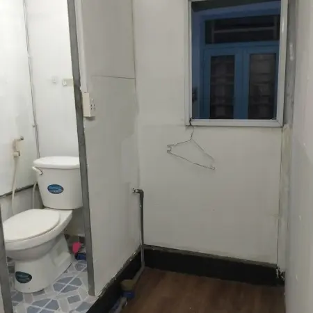 Phòng Cửa Sổ Thoáng Mát, Tolet Riêng, Có Sân Để Xe Trong Nhà, Tầng 1, Giờ Tự Do Chìa Khoá Riêng.