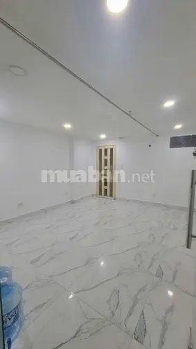 5X16M, 4 Lầu Mặt Tiền Lạc Long Quân, Q11. Giá 35 Triệu (6Pn, 6Wc)