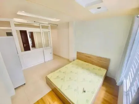 Cho Thuê 1 Phòng Ngủ Tách Bếp Full Nội Thất, Có Cửa Sổ Thoáng Ngay Ngã Tư Hàng Xanh