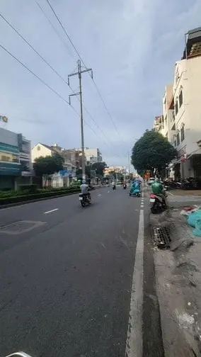 5X16M, 4 Lầu Mặt Tiền Lạc Long Quân, Q11. Giá 35 Triệu (6Pn, 6Wc)
