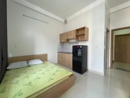 Phòng Full Nội Thất, Có Ban Công - Dọn Vào Ở Liền