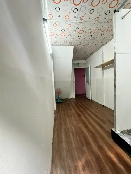 Phòng Cửa Sổ Thoáng Mát, Tolet Riêng, Có Sân Để Xe Trong Nhà, Tầng 1, Giờ Tự Do Chìa Khoá Riêng.