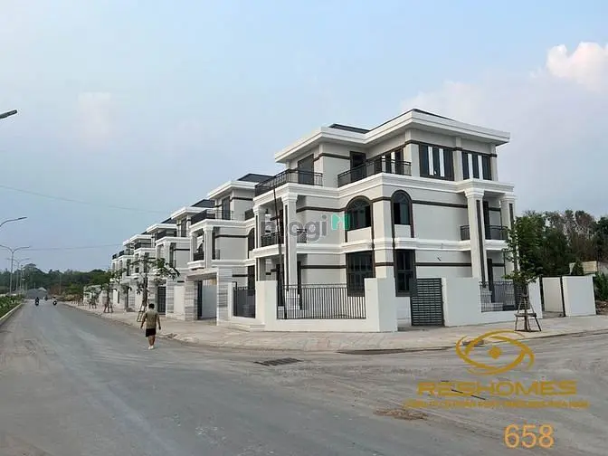 Bán Biệt Thự Thô 1 Trệt 2 Lầu 200M2 Khu Dân Cư Bửu Long 3 Giá 9.5 Tỷ