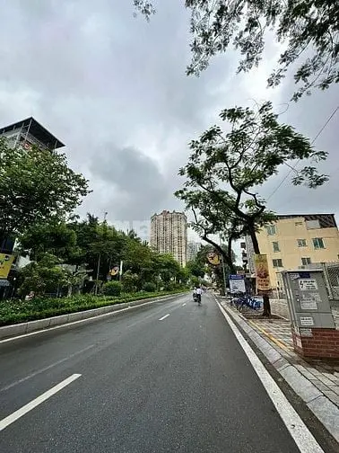 Bán Toà Văn Phòng Mặt Đường Lạc Long Quân Siêu Đẹp. 68M 7 Tầng