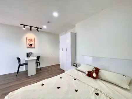Cho Thuê Căn Hộ Tiện Nghi, Full Nội Thất Mới 100%, Phòng Thoáng Mát, Sàn Gỗ Sang Trọng, An Ninh