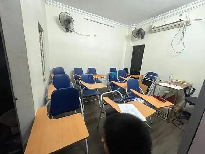 Phố Ngọc Lâm Nhà 4 Tầng- 3 P.ngủ- Giá 5.45 Tỷ, Gần Cầu Chương Dương