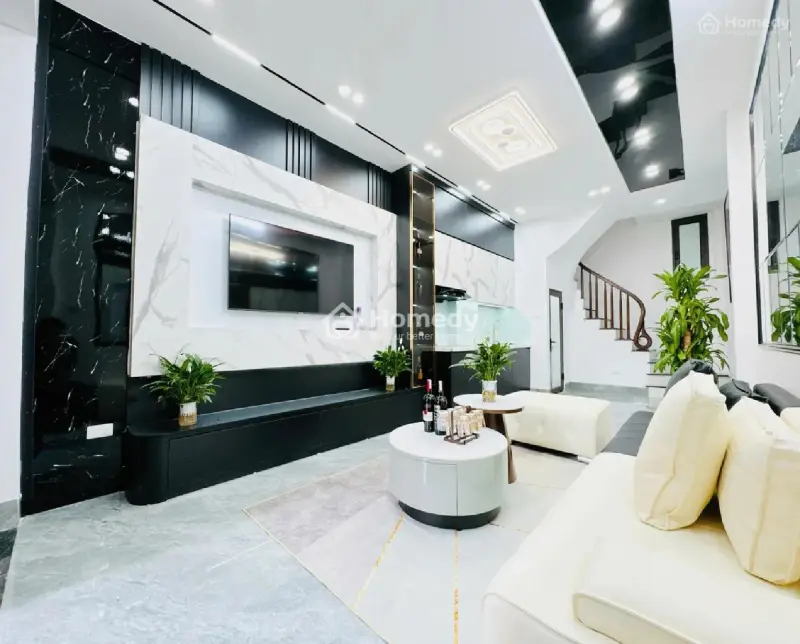 Bán Siêu Phẩm Nhà Cầu Giấy, Hoàng Quốc Việt, Nội Thất Cực Đẹp, Bagác Vf3 Tránh, Giá Nhỉnh 8 Tỷ