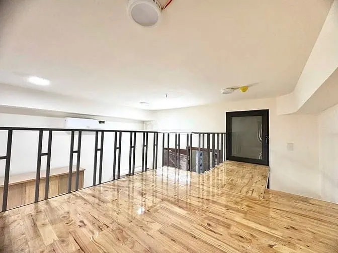 Duplex Full Nội Thất, Ban Công