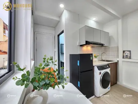 Studio Tách Bếp , Nội Thất Như Hình , Có Máy Giặt Riêng , Bancol , Cửa Sổ Lớn , Giáp Quận 3