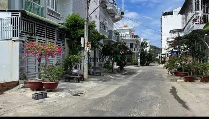 Bán Nhà(Ngộp)-Dt110-4Tầng-5Pn-Ôtô -Mai Xuân Thưởng-Vĩnh Hoà -Nt-5Ty650
