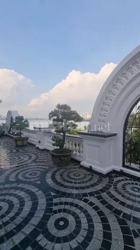 Cho Thuê 300M Mặt Hồ Tây Mặt Tiền Siêu Khủng ( Tầng 4 Vew Đỉnh )