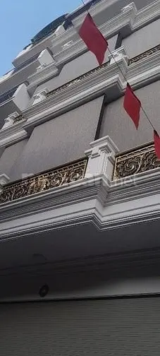 Bán Nhà Hoàng Quốc Việt- 5 Tầng Thang Máy - Camry Tránh Nhau