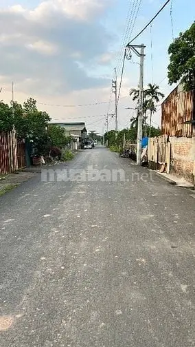 Bán Đất Ở Siêu Vip 1 Mặt Đường Nhựa 6 M , Một Mặt Ao Sen