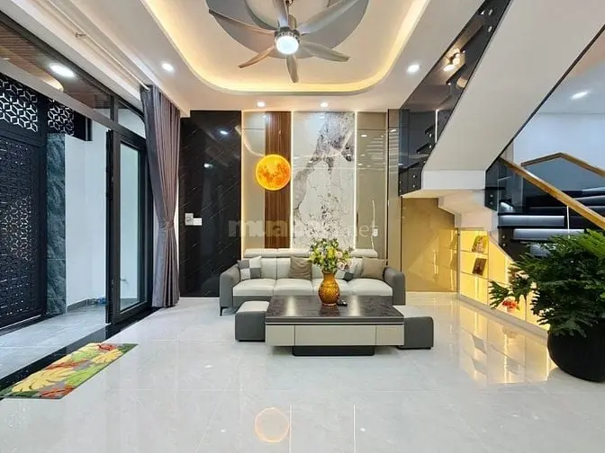 Nhà 2 Lầu Thiết Kế Tân Cổ Điển, Full Nội Thất Cấp, Giá Chỉ 3,15 Tỷ