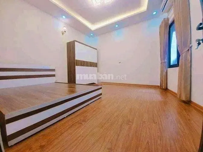 Cho Thuê Nhà 5 Tầng Ngõ Phố Đội Cấn - Gần Phố Văn Cao -Liễu Giai